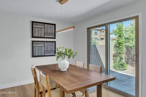 Dining - 1010 E Lois Ln, Phoenix, AZ 85020 photo 1 of 2