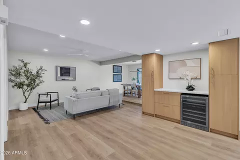 Living - 1010 E Lois Ln, Phoenix, AZ 85020 photo 1 of 2
