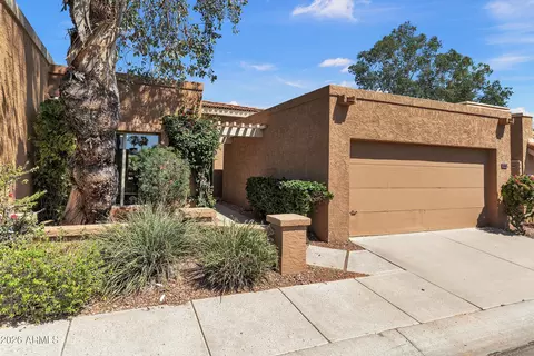 Exterior - 1010 E Lois Ln, Phoenix, AZ 85020 photo 2 of 4