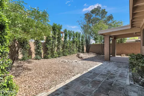 Exterior - 1010 E Lois Ln, Phoenix, AZ 85020 photo 4 of 4