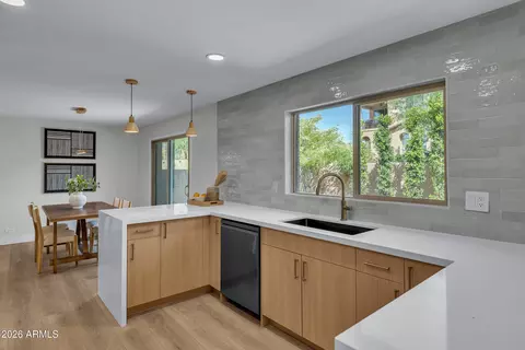 1010 E Lois Ln, Phoenix, AZ 85020