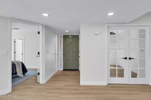 Entry Way - 1010 E Lois Ln, Phoenix, AZ 85020 photo 1 of 2
