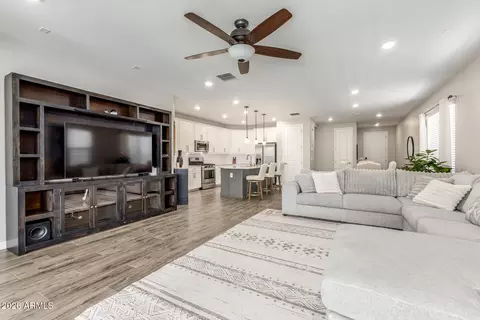 542 W Rainbow Bridge Ln, San Tan Valley, AZ 85140