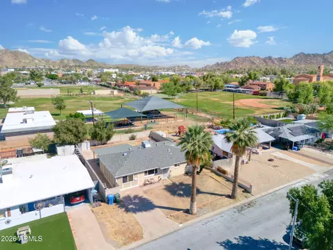 View/Area - 418 E Orchid Ln, Phoenix, AZ 85020 photo 3 of 7