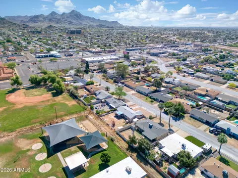 View/Area - 418 E Orchid Ln, Phoenix, AZ 85020 photo 6 of 7
