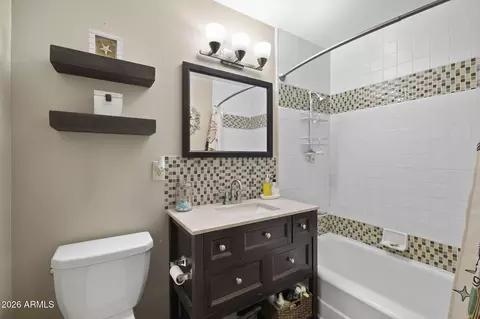 Bath - 418 E Orchid Ln, Phoenix, AZ 85020 photo 1 of 2