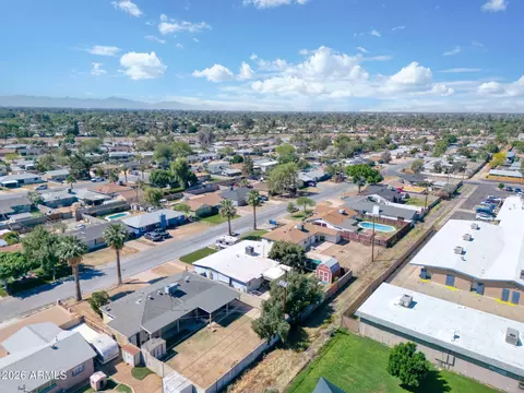 View/Area - 418 E Orchid Ln, Phoenix, AZ 85020 photo 4 of 7