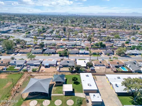 View/Area - 418 E Orchid Ln, Phoenix, AZ 85020 photo 5 of 7