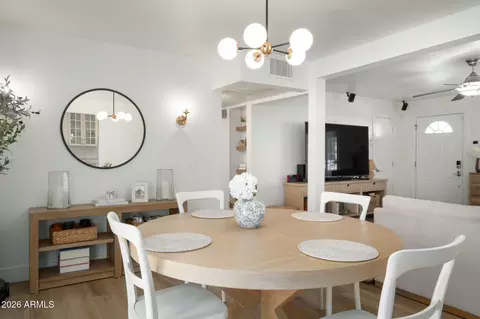 Dining - 4813 E Fairmount Ave, Phoenix, AZ 85018 photo 2 of 4