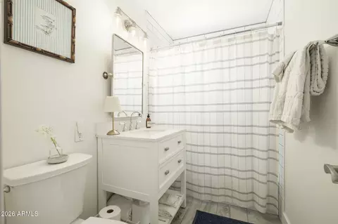 Bath - 4813 E Fairmount Ave, Phoenix, AZ 85018 photo 3 of 4