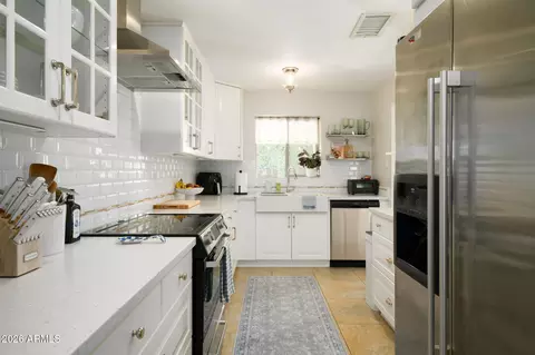 Kitchen - 4813 E Fairmount Ave, Phoenix, AZ 85018 photo 1 of 7