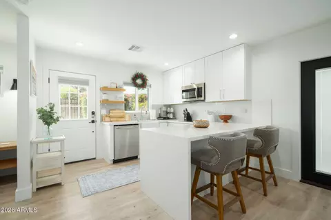 Kitchen - 4813 E Fairmount Ave, Phoenix, AZ 85018 photo 5 of 7