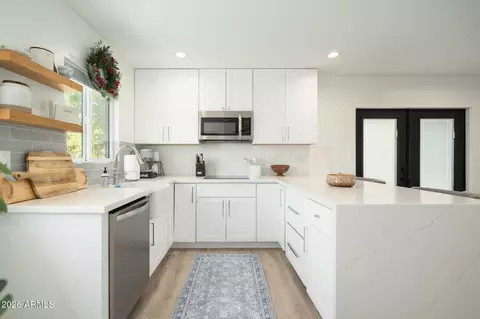Kitchen - 4813 E Fairmount Ave, Phoenix, AZ 85018 photo 6 of 7