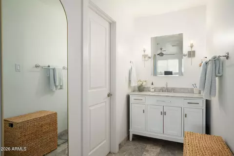 Bath - 4813 E Fairmount Ave, Phoenix, AZ 85018 photo 1 of 4