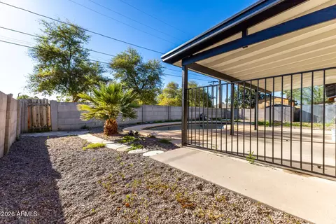 Exterior - 9022 N 18th Dr, Phoenix, AZ 85021 photo 6 of 7