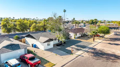 View/Area - 9022 N 18th Dr, Phoenix, AZ 85021 photo 2 of 4