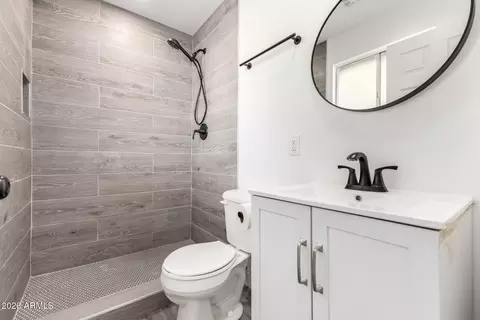 Bath - 9022 N 18th Dr, Phoenix, AZ 85021 photo 1 of 3