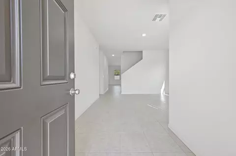 Entry Way - 6427 S 78th Ln, Phoenix, AZ 85043 photo 4 of 4