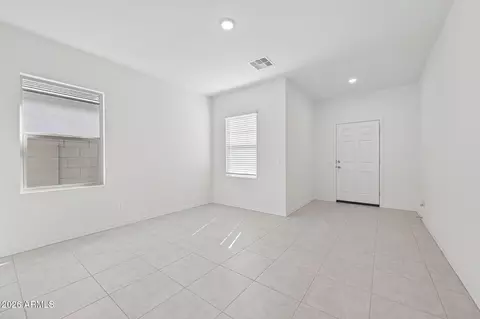 Living - 6427 S 78th Ln, Phoenix, AZ 85043 photo 5 of 6