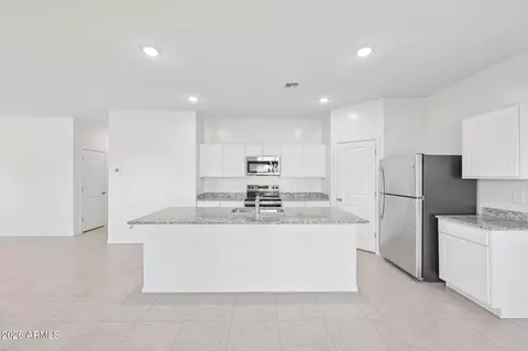 Kitchen - 6427 S 78th Ln, Phoenix, AZ 85043 photo 7 of 7