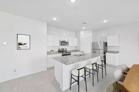 Kitchen - 6427 S 78th Ln, Phoenix, AZ 85043 photo 1 of 7