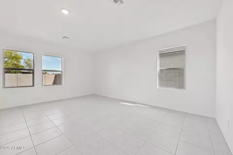 Living - 6427 S 78th Ln, Phoenix, AZ 85043 photo 3 of 6