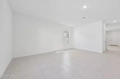 Living - 6427 S 78th Ln, Phoenix, AZ 85043 photo 2 of 6