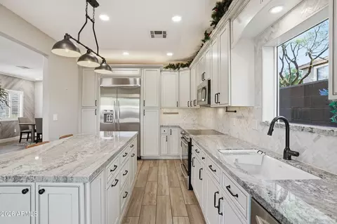 Kitchen - 21844 N 40th Pl, Phoenix, AZ 85050 photo 2 of 2