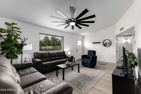 6620 W Cholla St, Glendale, AZ 85304