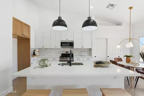 15221 S 47th Way, Phoenix, AZ 85044