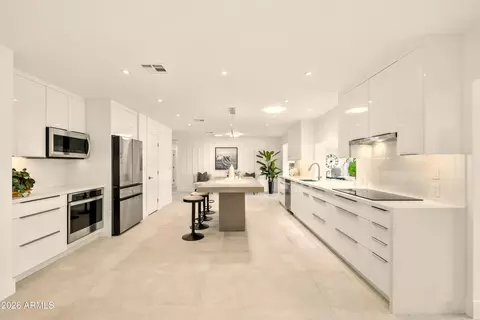 Kitchen - 2425 W Impala Cir, Mesa, AZ 85202 photo 5 of 6