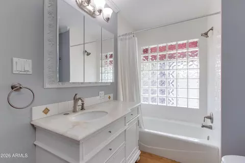 Bath - 4440 E Campbell Ave, Phoenix, AZ 85018 photo 2 of 5