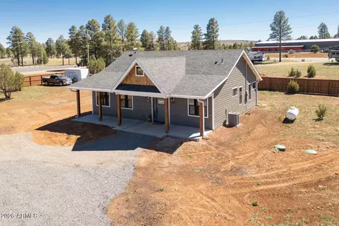2722 Church Ln, Overgaard, AZ 85933