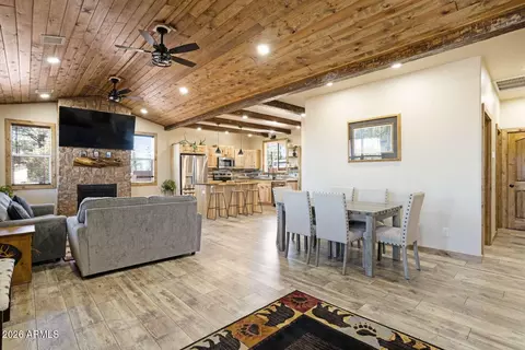 2722 Church Ln, Overgaard, AZ 85933