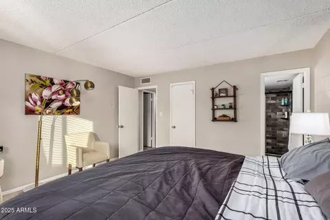 Bedroom - 4201 E Camelback Rd #15, Phoenix, AZ 85018 photo 3 of 6