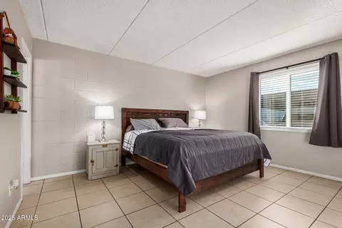Bedroom - 4201 E Camelback Rd #15, Phoenix, AZ 85018 photo 1 of 6