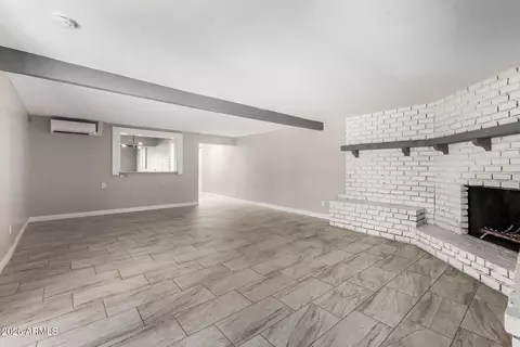 Living - 1439 E Hatcher Rd, Phoenix, AZ 85020 photo 5 of 6