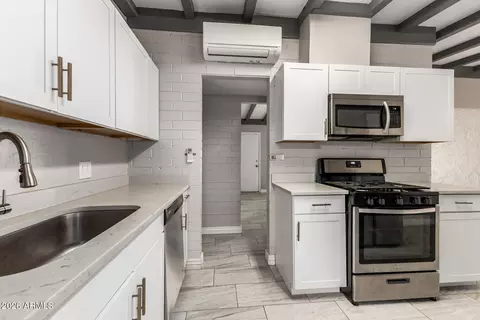 Kitchen - 1439 E Hatcher Rd, Phoenix, AZ 85020 photo 3 of 3