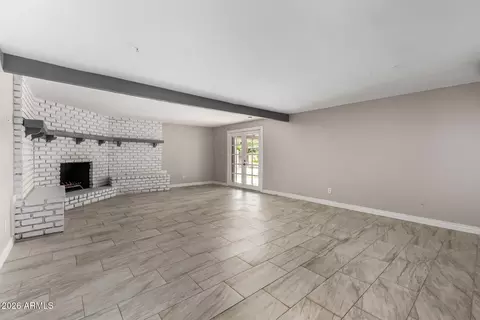 Living - 1439 E Hatcher Rd, Phoenix, AZ 85020 photo 4 of 6