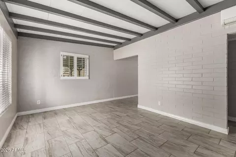 Living - 1439 E Hatcher Rd, Phoenix, AZ 85020 photo 1 of 6