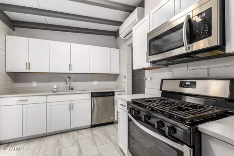 Kitchen - 1439 E Hatcher Rd, Phoenix, AZ 85020 photo 1 of 3