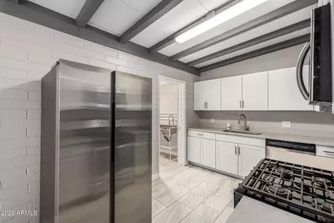 Kitchen - 1439 E Hatcher Rd, Phoenix, AZ 85020 photo 2 of 3