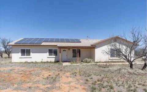 10193 E Windtalker Rd, Hereford, AZ 85615