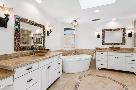 Bath - 2140 E Solano Dr, Phoenix, AZ 85016 photo 1 of 6