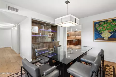 Dining - 2140 E Solano Dr, Phoenix, AZ 85016 photo 2 of 2