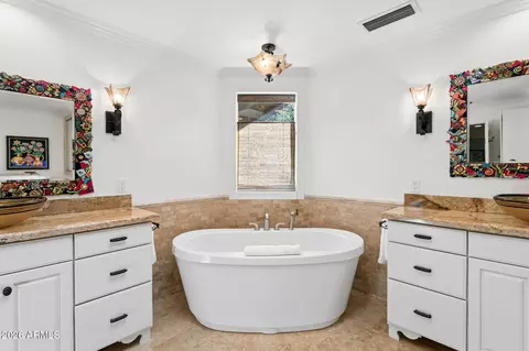 Bath - 2140 E Solano Dr, Phoenix, AZ 85016 photo 3 of 6