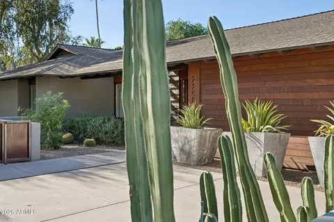 Exterior - 2140 E Solano Dr, Phoenix, AZ 85016 photo 3 of 8