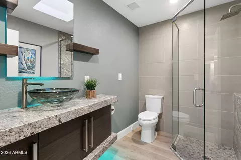 Bath - 2140 E Solano Dr, Phoenix, AZ 85016 photo 4 of 6