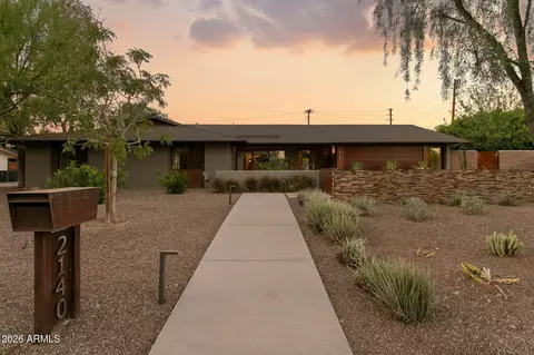 2140 E Solano Dr, Phoenix, AZ 85016