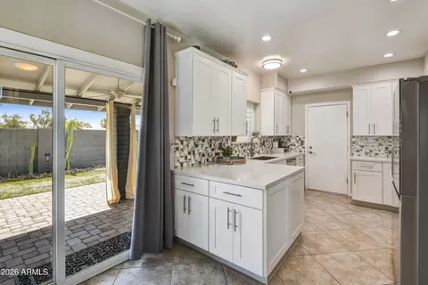 Kitchen - 4413 E Bluefield Ave, Phoenix, AZ 85032 photo 4 of 4